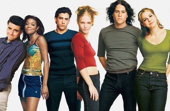 O clássico adolescente foi inspirado na obra A megera domada, de William Shakespeare, peça escrita em torno de 1590. A trama de Shakespeare é basicamente a mesma do filme: A jovem Bianca está apaixonada, mas não pode se casar antes de sua arredia irmã mais velha, Catarina. O namorado de Bianca, então, decide contratar um pretendente para conquistar Catarina. O clássico adolescente foi inspirado na obra A megera domada, de William Shakespeare, peça escrita em torno de 1590. A trama de Shakespeare é basicamente a mesma do filme: A jovem Bianca está apaixonada, mas não pode se casar antes de sua arredia irmã mais velha, Catarina. O namorado de Bianca, então, decide contratar um pretendente para conquistar Catarina.