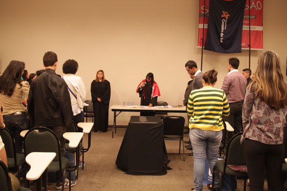 No segundo dia da feira, os estudantes puderam participar da simulação de um julgamento de um caso verídico.