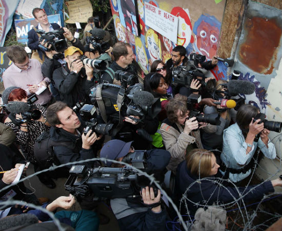 Mais uma vez, é a pressão do deadline que aumenta o nível de tensão desta profissão. O jornalista que lida com fechamentos urgentes todos os dias acumula stress por conta de altas horas de trabalho. (Imagem: Getty Images)