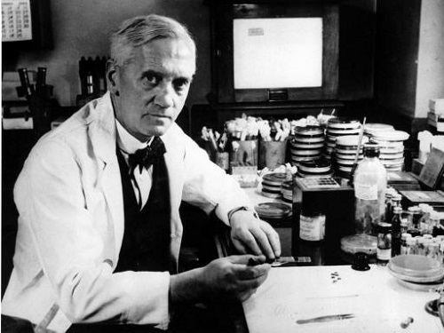 A fama mundial do escocês Alexander Fleming é merecida. Em 1928 o cientista desenvolveu a penicilina, o primeiro antibiótico utilizado com sucesso. (Foto: Wikimedia Commons) A fama mundial do escocês Alexander Fleming é merecida. Em 1928 o cientista desenvolveu a penicilina, o primeiro antibiótico utilizado com sucesso. (Foto: Wikimedia Commons)