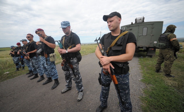 A versão mais aceita pelo ocidente, até o momento, é de que os rebeldes pró-Russos que dominam a região sejam os responsáveis pelo ataque, mas as investigações ainda não apontaram provas conclusivas. (Foto: Getty Images) A versão mais aceita pelo ocidente, até o momento, é de que os rebeldes pró-Russos que dominam a região sejam os responsáveis pelo ataque, mas as investigações ainda não apontaram provas conclusivas. (Foto: Getty Images)