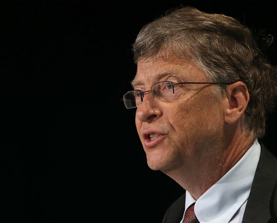 Bill Gates, dono da Microsoft, tem um grande talento para ganhar dinheiro - e isso fez com que ele se tornasse um dos homens mais odiados da informática. Quando faz negócios com ele, você se sente estuprado, disse Philippe Kahn, fundador da Fullpower Technologies. Gates conseguiu comprar o sistema operacional Q-DOS por 25 mil dólares, tirar o Q do nome e vendê-lo como DOS à IBM por 200 mil. O mais desprezível é a mentira de Bill, esse negócio de inovação. Isso me dá vontade de vomitar, disse Larry Ellison, dono da Oracle. Bill Gates, dono da Microsoft, tem um grande talento para ganhar dinheiro - e isso fez com que ele se tornasse um dos homens mais odiados da informática. Quando faz negócios com ele, você se sente estuprado, disse Philippe Kahn, fundador da Fullpower Technologies. Gates conseguiu comprar o sistema operacional Q-DOS por 25 mil dólares, tirar o Q do nome e vendê-lo como DOS à IBM por 200 mil. O mais desprezível é a mentira de Bill, esse negócio de inovação. Isso me dá vontade de vomitar, disse Larry Ellison, dono da Oracle.