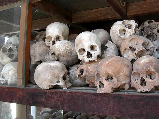 Poucos líderes comunistas foram mais violentos do que Pol Pot, que governou o Camboja entre 1975 e 1979. Durante o período, ¼ da população do país morreu. Chineses foram proibidos de viver no país, muçulmanos eram obrigados a comer carne de porco e os vietnamitas foram exterminados.