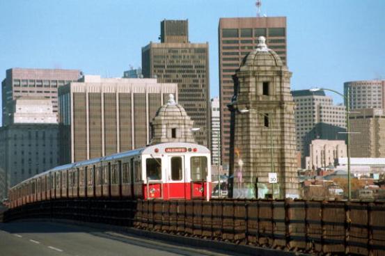 Boston também subiu duas posições em relação à lista feita em 2014. Sua colocação se deve à presença do Massachusetts Institute of Technology (MIT) e da Universidade de Harvard - instituições localizadas em Cambridge, cidade localizada em sua área metropolitana. (Imagem: Getty Images) Boston também subiu duas posições em relação à lista feita em 2014. Sua colocação se deve à presença do Massachusetts Institute of Technology (MIT) e da Universidade de Harvard - instituições localizadas em Cambridge, cidade localizada em sua área metropolitana. (Imagem: Getty Images)