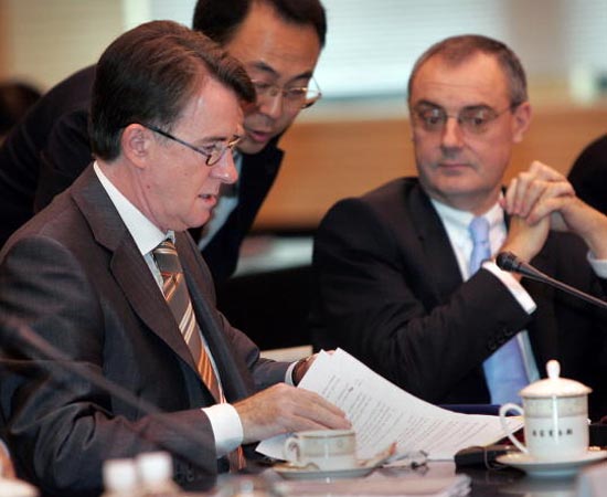 Comércio Exterior - São as técnicas utilizadas na relação de compra e venda de produtos e serviços com empresas do exterior ou órgãos governamentais de outros países. Comércio Exterior - São as técnicas utilizadas na relação de compra e venda de produtos e serviços com empresas do exterior ou órgãos governamentais de outros países.