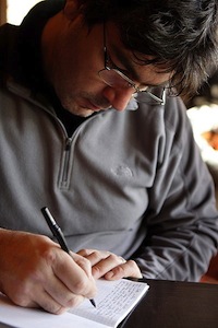 Conheça os mecanismos de coesão e progressão de um texto e os recursos argumentativos utilizados na comprovação de uma ideia, além de compreender a intertextualidade e o diálogo entre obras. Conheça os mecanismos de coesão e progressão de um texto e os recursos argumentativos utilizados na comprovação de uma ideia, além de compreender a intertextualidade e o diálogo entre obras.