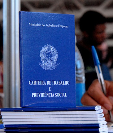 O advogado trabalhista atua na representação de pessoas ou empresas em questões referentes à disputa entre empregado e empregador, questões sindicais e de previdência social. O advogado trabalhista atua na representação de pessoas ou empresas em questões referentes à disputa entre empregado e empregador, questões sindicais e de previdência social.