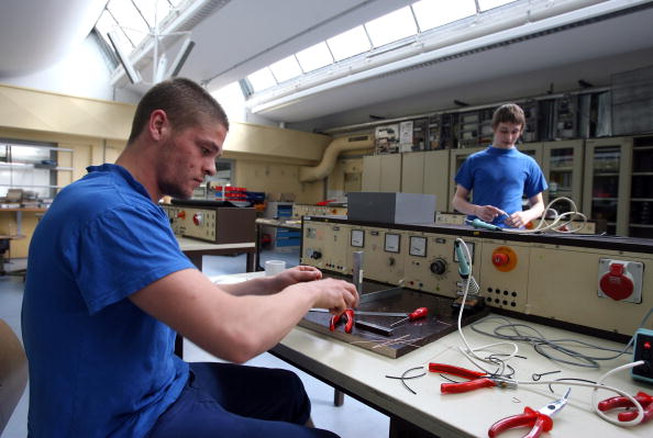 GE Bolsas: 7 cursos de Engenharia Elétrica com descontos