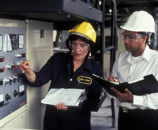 É a área da engenharia relativa a projetos e ao desenvolvimento de componentes, equipamentos e sistemas eletroeletrônicos, utilizados na área de automação industrial, sistemas de potência, bioengenharia e eletrônica de consumo (rádio, TV e vídeo).  Foto: Getty Images