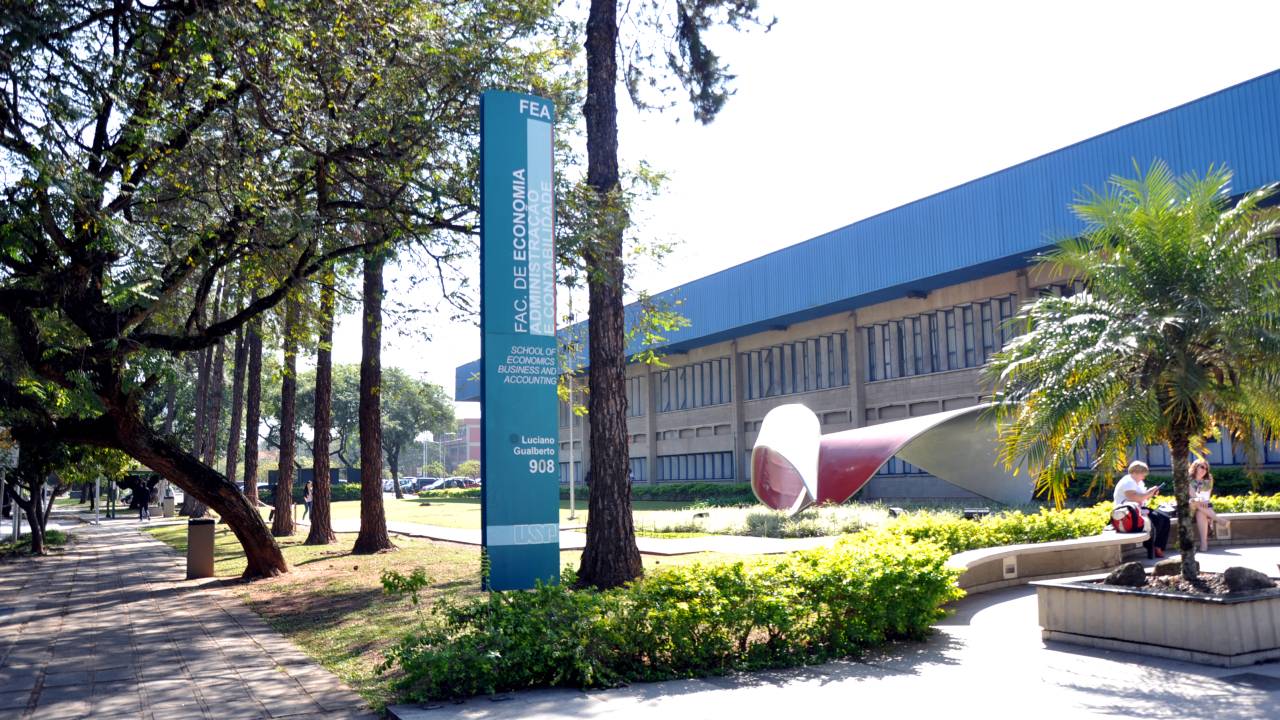 Fachada da FEA USP.