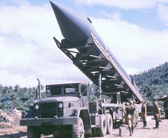 Os 13 Dias que Abalaram o Mundo (2000) - O filme retrata a situação da casa Branca durante os 13 dias da crise de mísseis cubana, que ocorreu durante o mês de outubro de 1962. Os 13 Dias que Abalaram o Mundo (2000) - O filme retrata a situação da casa Branca durante os 13 dias da crise de mísseis cubana, que ocorreu durante o mês de outubro de 1962.