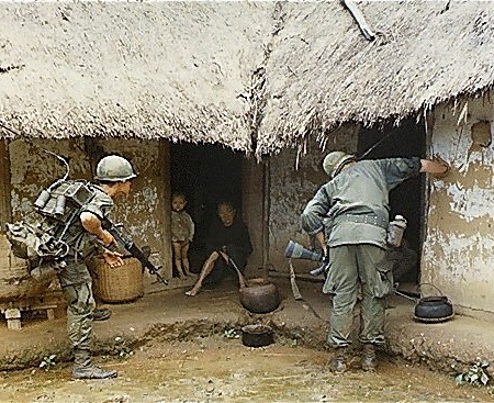 Colonizado pela França, o Vietnã viu a chance de ser independente após o fim da Segunda Guerra Mundial. Mas em 1954, no acordo de paz com os franceses, o país acabou sendo dividido em duas partes, reflexo da Guerra Fria: o Vietnã do Norte ficou com os comunistas. E o Vietnã do Sul passou a estar sob o comando capitalista. (Foto: Wikimedia Commons)