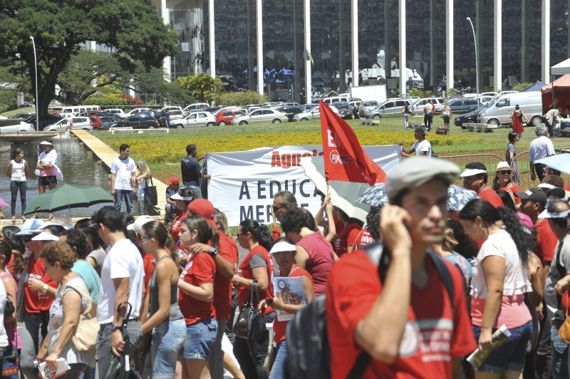 Mais de 80% das universidades federais em greve rejeitam proposta do governo