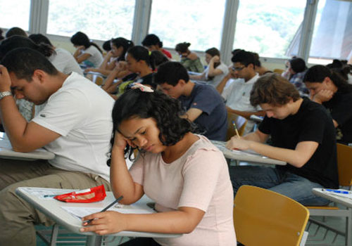 Professores dizem que primeira fase da Fuvest 2012 teve nível médio de dificuldade