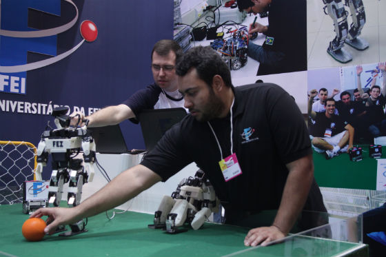 A Feira Guia do Estudante aconteceu entre os dias 29 e 31 de agosto no Expo Center Norte, em São Paulo. Foram três dias de palestras, mesas-redondas e bate-papos com profissionais, professores e personalidades. Além disso, dezenas de estandes de universidades ofereceram informações sobre seus cursos e atividades especiais.