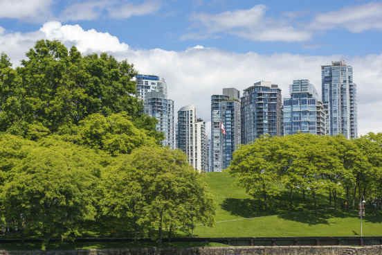 A cidade é o artefato mais complexo já produzido pela humanidade. Mas como torná-la mais verde e habitável? O curso se desenrola a partir dessa pergunta, e usa a cidade de Sydney, na Austrália, para mostrar como a Arquitetura, o Direito e a Engenharia podem ajudar a criar um espaço urbano mais sustentável. Oferecido pela University of New South Wales (UNSW Australia), o curso dura 8 semanas e deve começar em outubro. Para saber mais, clique em Leia mais. (Imagem: Thinkstock)