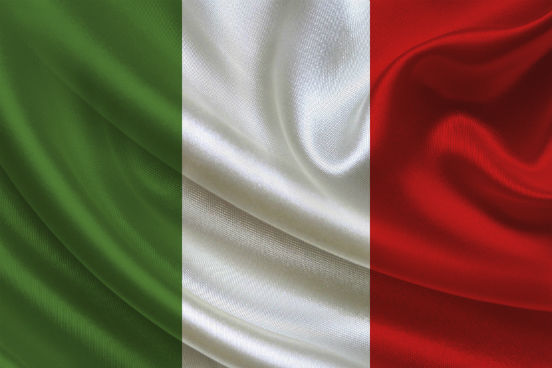 A Faculdade de Filosofia, Letras e Ciências Humanas da USP oferece o curso de italiano para brasileiros (https://cursosextensao.usp.br/course/view.php?id=131§ion=1), elaborado pelo Programa de Pós-Graduação em Língua, Literatura e Cultura Italianas. São 16 lições, com vídeos, entrevistas e exercícios voltadas para quem está começando. O site Italiano na web (https://www.italianonaweb.com.br/index.html) pode servir de apoio para quem quer reforçar o estudo da gramática do italiano. Além de tópicos gramaticais, há listas de palavras, expressões e provérbios em italiano. (Imagem: iStock) A Faculdade de Filosofia, Letras e Ciências Humanas da USP oferece o curso de italiano para brasileiros (https://cursosextensao.usp.br/course/view.php?id=131§ion=1), elaborado pelo Programa de Pós-Graduação em Língua, Literatura e Cultura Italianas. São 16 lições, com vídeos, entrevistas e exercícios voltadas para quem está começando. O site Italiano na web (https://www.italianonaweb.com.br/index.html) pode servir de apoio para quem quer reforçar o estudo da gramática do italiano. Além de tópicos gramaticais, há listas de palavras, expressões e provérbios em italiano. (Imagem: iStock)