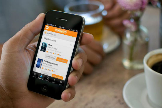 O Wattpad é um aplicativo que permite que você tenha um verdadeiro acervo de livros digitais no seu smartphone. Além de títulos contemporâneos, estão disponíveis obras de autores importantes para os vestibulares, como Luis Vaz de Camões e Tomás Antônio Gonzaga. Com o app, você pode personalizar suas configurações de leitura e conectar-se a outros leitores e escritores - além de, é claro, manter sua leitura em dia. Ele está disponível para download gratuito para Android e iOS. (Imagem: Reprodução/Facebook) O Wattpad é um aplicativo que permite que você tenha um verdadeiro acervo de livros digitais no seu smartphone. Além de títulos contemporâneos, estão disponíveis obras de autores importantes para os vestibulares, como Luis Vaz de Camões e Tomás Antônio Gonzaga. Com o app, você pode personalizar suas configurações de leitura e conectar-se a outros leitores e escritores - além de, é claro, manter sua leitura em dia. Ele está disponível para download gratuito para Android e iOS. (Imagem: Reprodução/Facebook)
