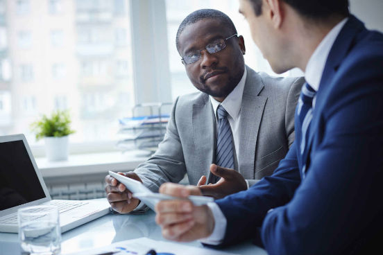 Garante que as transações e processos da empresa sejam transparentes e aconteçam em acordo com a lei e com as normas internas da empresa. Segundo Anna Melo, gerente da Randstad Professionals, a relevância do gerente de compliance independe do contexto econômico. Ele responde a um contexto político que exige adequação máxima às novas legislações e regulamentações, diz ela. Garante que as transações e processos da empresa sejam transparentes e aconteçam em acordo com a lei e com as normas internas da empresa. Segundo Anna Melo, gerente da Randstad Professionals, a relevância do gerente de compliance independe do contexto econômico. Ele responde a um contexto político que exige adequação máxima às novas legislações e regulamentações, diz ela.