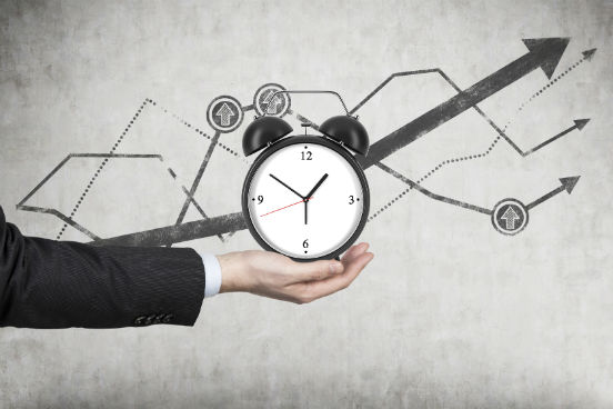 O curso faz parte de uma série voltada ao desenvolvimento de competências essenciais para aumentar a sua empregabilidade em um mercado de trabalho cada vez mais competitivo. Aqui, a professora ensina princípios básicos para administrar o tempo, definir prioridades, delegar tarefas e ser mais produtivo na sua rotina de trabalho. (Imagem: iStock) O curso faz parte de uma série voltada ao desenvolvimento de competências essenciais para aumentar a sua empregabilidade em um mercado de trabalho cada vez mais competitivo. Aqui, a professora ensina princípios básicos para administrar o tempo, definir prioridades, delegar tarefas e ser mais produtivo na sua rotina de trabalho. (Imagem: iStock)