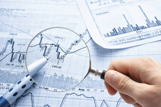A análise de dados pode revelar o segredo da boa performance de uma empresa - além de permitir vislumbrar cenários financeiros futuros. Nestas aulas, o aluno é tem a oportunidade de refletir sobre esse tema e compreender como dados financeiros e não-financeiros interagem para prever eventos, otimizar operações e definir a estratégia de um negócio. (Imagem: iStock) A análise de dados pode revelar o segredo da boa performance de uma empresa - além de permitir vislumbrar cenários financeiros futuros. Nestas aulas, o aluno é tem a oportunidade de refletir sobre esse tema e compreender como dados financeiros e não-financeiros interagem para prever eventos, otimizar operações e definir a estratégia de um negócio. (Imagem: iStock)