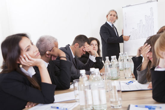 O conselho é simples, mas fundamental: não faça o outro perder tempo. No mundo corporativo, isso significa se comunicar de forma objetiva e concisa. Evitar repetições, comentários desnecessários e digressões também é um sinal de educação no trabalho, diz a especialista. O conselho é simples, mas fundamental: não faça o outro perder tempo. No mundo corporativo, isso significa se comunicar de forma objetiva e concisa. Evitar repetições, comentários desnecessários e digressões também é um sinal de educação no trabalho, diz a especialista.