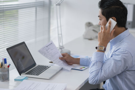 Muitos acham que começar o dia com tarefas mais fáceis e deixar as mais difíceis para depois é o melhor caminho a ser seguido, mas isso nem sempre é verdade. Na maioria das vezes, isso faz com que o trabalho mais importante acabe não sendo feito simplesmente por falta de tempo. Além disso, o começo do dia é o momento em que você está mais motivado - por isso, aproveite esse horário para resolver de vez o que for mais urgente. (Imagem: iStock) Muitos acham que começar o dia com tarefas mais fáceis e deixar as mais difíceis para depois é o melhor caminho a ser seguido, mas isso nem sempre é verdade. Na maioria das vezes, isso faz com que o trabalho mais importante acabe não sendo feito simplesmente por falta de tempo. Além disso, o começo do dia é o momento em que você está mais motivado - por isso, aproveite esse horário para resolver de vez o que for mais urgente. (Imagem: iStock)