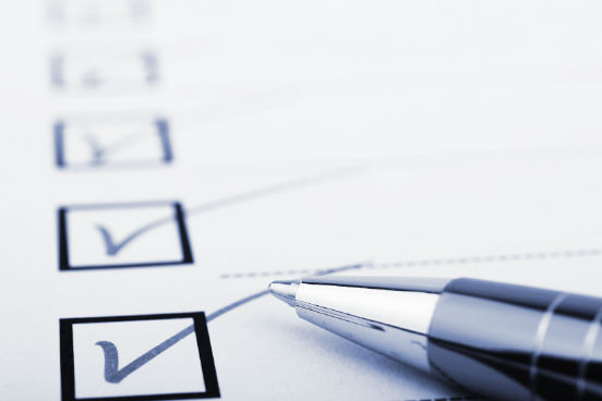 Muita gente pensa que ter várias metas é a melhor maneira de garantir o sucesso - assim, se uma delas não der certo, basta seguir atrás das outras. No entanto, esse pensamento pode trazer bastante insegurança à rotina de trabalho, tornando-a improdutiva. Por isso, saber priorizar é fundamental. (Imagem: iStock) Muita gente pensa que ter várias metas é a melhor maneira de garantir o sucesso - assim, se uma delas não der certo, basta seguir atrás das outras. No entanto, esse pensamento pode trazer bastante insegurança à rotina de trabalho, tornando-a improdutiva. Por isso, saber priorizar é fundamental. (Imagem: iStock)