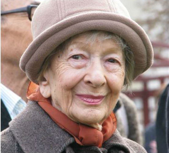 Conhecida como o Mozart da poesia, <strong>Wisława Szymborska</strong> nasceu na Polônia, em 1923. Seus poemas já foram traduzidos para pelo menos 16 línguas. Eles trazem um olhar lírico sobre a guerra e seu impacto nos detalhes do cotidiano. Conhecida como o Mozart da poesia, <strong>Wisława Szymborska</strong> nasceu na Polônia, em 1923. Seus poemas já foram traduzidos para pelo menos 16 línguas. Eles trazem um olhar lírico sobre a guerra e seu impacto nos detalhes do cotidiano.