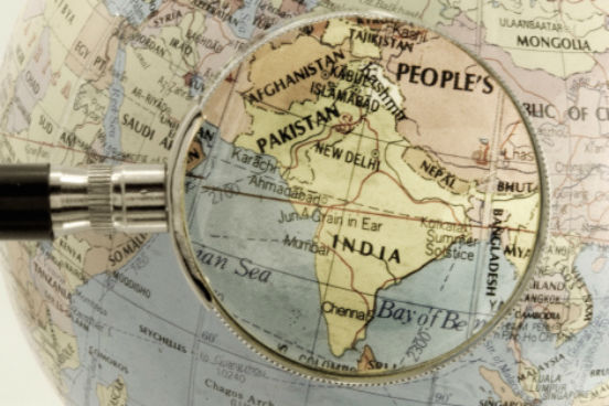 O Nepal está localizado em uma região de encontro de duas placas tectônicas, a Eurasiana e a Indiana. Devido ao movimento dessas placas, o país está extremamente suscetível a abalos sísmicos. (Imagem: Thinkstock) O Nepal está localizado em uma região de encontro de duas placas tectônicas, a Eurasiana e a Indiana. Devido ao movimento dessas placas, o país está extremamente suscetível a abalos sísmicos. (Imagem: Thinkstock)
