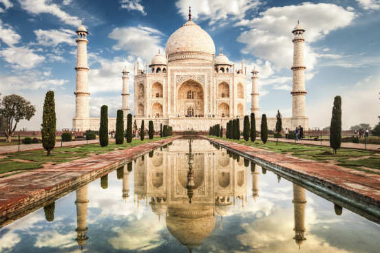 <strong>Índia. </strong>Tanto em termos culturais quanto linguísticos, há uma grande diversidade na Índia: mais de 20 línguas são consideradas oficiais no país. Nas universidades indianas, no entanto, o inglês é amplamente utilizado, especialmente nos cursos de pós-graduação. Existem também cursos de inglês para falantes não-nativos que desejem se aperfeiçoar na língua. (Imagem: iStock) <strong>Índia. </strong>Tanto em termos culturais quanto linguísticos, há uma grande diversidade na Índia: mais de 20 línguas são consideradas oficiais no país. Nas universidades indianas, no entanto, o inglês é amplamente utilizado, especialmente nos cursos de pós-graduação. Existem também cursos de inglês para falantes não-nativos que desejem se aperfeiçoar na língua. (Imagem: iStock)