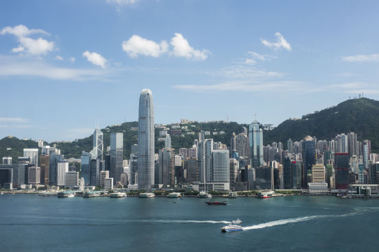 <strong>Hong Kong. </strong>Um dos centros financeiros mais importantes do mundo, Hong Kong mistura as culturas ocidental e oriental e tem o inglês extremamente presente no cotidiano de seus habitantes. No ensino superior, isso não é diferente: quase todas as universidades oferecem cursos em inglês. (Imagem: iStock) <strong>Hong Kong. </strong>Um dos centros financeiros mais importantes do mundo, Hong Kong mistura as culturas ocidental e oriental e tem o inglês extremamente presente no cotidiano de seus habitantes. No ensino superior, isso não é diferente: quase todas as universidades oferecem cursos em inglês. (Imagem: iStock)