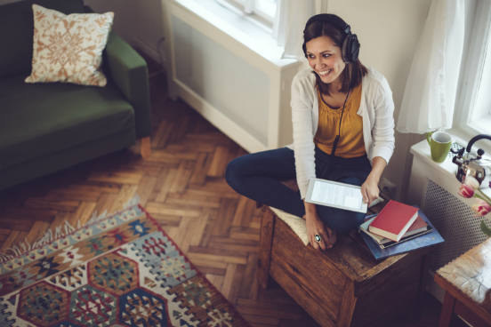 Com publicação mensal, o Engecast é destinado aos engenheiros e estudantes. A equipe formada por profissionais de várias áreas aborda assuntos sobre a carreira em engenharia e mercado de trabalho. (Imagem: iStock)