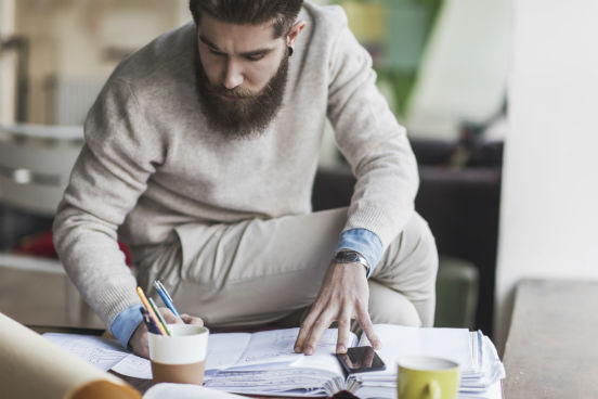 É extremamente importante separar um tempo exclusivo para o pensar em novas ideias ou possibilidades. O Google, por exemplo, pede para que suas equipes reservem ao menos 20% do tempo para pensar em inovações ou novos projetos. (Imagem: iStock)