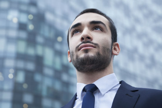 Você costuma fazer todo o tipo de caretas quando fala sobre algo desagradável? É bom frear essa tendência enquanto você estiver diante de um entrevistador. Não que você deva ficar com um rosto inexpressivo. O ideal é manter uma expressão serena, confiável e neutra, a famosa poker face que vemos nos filmes, afirma Camargo. (Imagem: Thinkstock) Você costuma fazer todo o tipo de caretas quando fala sobre algo desagradável? É bom frear essa tendência enquanto você estiver diante de um entrevistador. Não que você deva ficar com um rosto inexpressivo. O ideal é manter uma expressão serena, confiável e neutra, a famosa poker face que vemos nos filmes, afirma Camargo. (Imagem: Thinkstock)