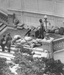 Na madrugada do dia 31 de março de 1964, o general Olimpio Mourão Filho comandou as tropas do exército que marcharam de Juiz de Fora para o Rio de Janeiro, onde se encontrava o presidente João Goulart. Na madrugada do dia 31 de março de 1964, o general Olimpio Mourão Filho comandou as tropas do exército que marcharam de Juiz de Fora para o Rio de Janeiro, onde se encontrava o presidente João Goulart.