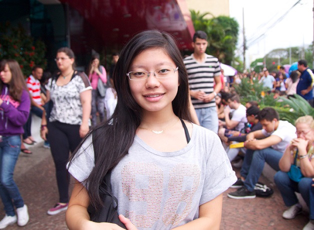 Juliane Arakaki, 16, presta o Enem pela segunda vez e quer cursar Gestão de Políticas Públicas. Estou tranquila porque tive um ano para me preparar. Agora, na véspera da prova, não tem mais o que fazer. Juliane Arakaki, 16, presta o Enem pela segunda vez e quer cursar Gestão de Políticas Públicas. Estou tranquila porque tive um ano para me preparar. Agora, na véspera da prova, não tem mais o que fazer.