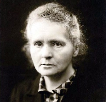 Qualquer lista de mulheres cientistas precisa ter Marie Curie, a primeira a receber um Prêmio Nobel, o de Física, em 1903. E ela foi a primeira em muitas outras coisas: a primeira mulher a ser professora na Universidade de Paris e a primeira pessoa a receber o Prêmio Nobel duas vezes - contando com o de Química, que ela recebeu em 1911. Marie Curie e seu marido, Pierre Curie, descobriram elementos como o polônio e o rádio. Qualquer lista de mulheres cientistas precisa ter Marie Curie, a primeira a receber um Prêmio Nobel, o de Física, em 1903. E ela foi a primeira em muitas outras coisas: a primeira mulher a ser professora na Universidade de Paris e a primeira pessoa a receber o Prêmio Nobel duas vezes - contando com o de Química, que ela recebeu em 1911. Marie Curie e seu marido, Pierre Curie, descobriram elementos como o polônio e o rádio.