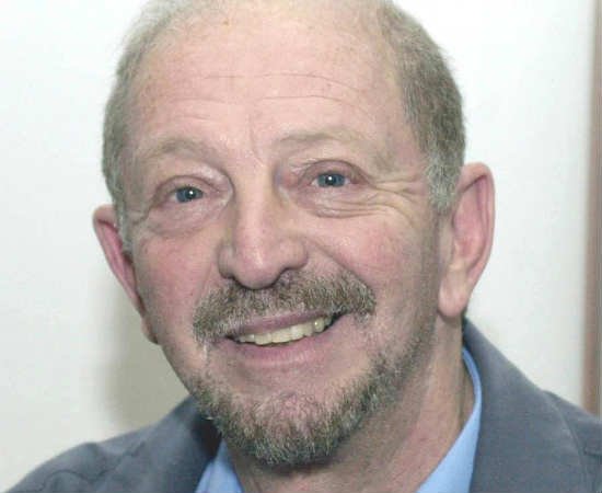 A obra Max e os Felinos, escrita por Scliar em 1981, rendeu grande polêmica nos últimos tempos. Tudo isso porque o texto tem grande semelhança com outra obra, A Vida de Pi, que inclusive virou filme vencedor de Oscar neste ano. As obras são tão parecidas que Scliar poderia ter acusado o outro de plágio, mas disse em entrevista que não tinha interesse nisso. Foto: Wikicommons A obra Max e os Felinos, escrita por Scliar em 1981, rendeu grande polêmica nos últimos tempos. Tudo isso porque o texto tem grande semelhança com outra obra, A Vida de Pi, que inclusive virou filme vencedor de Oscar neste ano. As obras são tão parecidas que Scliar poderia ter acusado o outro de plágio, mas disse em entrevista que não tinha interesse nisso. Foto: Wikicommons