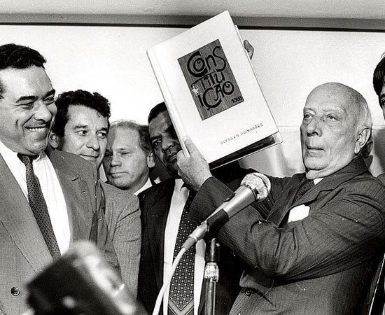 NOVA REPÚBLICA - Estude sobre as Diretas Já, a Constituição de 1988, o Plano Cruzado, o Plano Collor e o Plano Real. NOVA REPÚBLICA - Estude sobre as Diretas Já, a Constituição de 1988, o Plano Cruzado, o Plano Collor e o Plano Real.