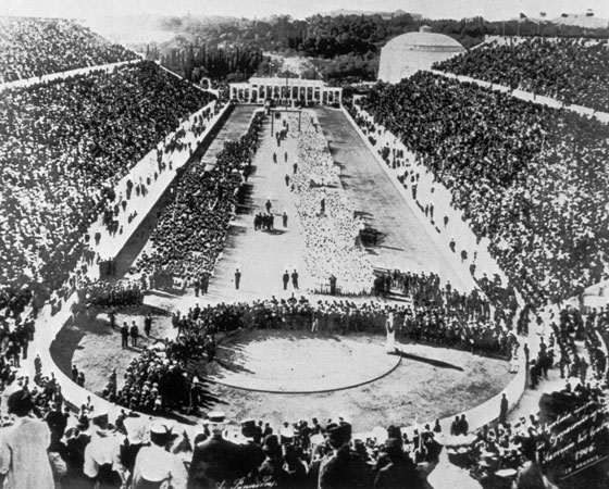 A ideia foi aceita e logo foi criado um Comitê Olímpico Internacional, que marcou para 1896, em Atenas, a primeira edição dos jogos modernos. Participaram 13 países com 245 atletas no total, todos homens. O Brasil não foi - nossa estreia só aconteceria em 1920 em Antuérpia, na Bélgica. Na foto: cerimônia de abertura dos Jogos Olímpicos em Atenas. Crédito: Getty Images A ideia foi aceita e logo foi criado um Comitê Olímpico Internacional, que marcou para 1896, em Atenas, a primeira edição dos jogos modernos. Participaram 13 países com 245 atletas no total, todos homens. O Brasil não foi - nossa estreia só aconteceria em 1920 em Antuérpia, na Bélgica. Na foto: cerimônia de abertura dos Jogos Olímpicos em Atenas. Crédito: Getty Images