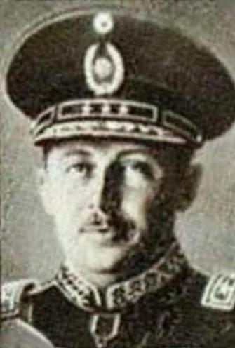 Ainda em 1954, a democracia do Paraguai também sofreu uma derrota. Foi nesse ano que o general Alfredo Stroessner (foto) comandou um golpe contra o presidente Federico Chávez e assumiu o poder. Stroessner ficou no poder por intermináveis 35 anos! Foto: Wikimedia Commons Ainda em 1954, a democracia do Paraguai também sofreu uma derrota. Foi nesse ano que o general Alfredo Stroessner (foto) comandou um golpe contra o presidente Federico Chávez e assumiu o poder. Stroessner ficou no poder por intermináveis 35 anos! Foto: Wikimedia Commons