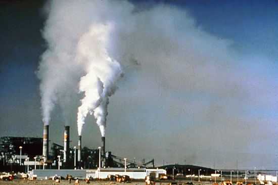 Os problemas ambientais viraram foco da atenção internacional a partir da década de 90. Foi nessa época que os movimentos ecologistas aumentaram de intensidade, pedindo cuidado com a ação do homem sobre o meio ambiente. Os problemas ambientais viraram foco da atenção internacional a partir da década de 90. Foi nessa época que os movimentos ecologistas aumentaram de intensidade, pedindo cuidado com a ação do homem sobre o meio ambiente.