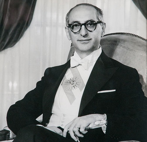 Em 1962, militares argentinos derrubaram o presidente Arturo Frondizi (foto). Esse foi apenas mais um golpe na Argentina, que teve depostos todos os seus presidentes desde Perón, que assumiu em 1946, a Isabelita Perón, em 1976. Foto: Wikimedia Commons Em 1962, militares argentinos derrubaram o presidente Arturo Frondizi (foto). Esse foi apenas mais um golpe na Argentina, que teve depostos todos os seus presidentes desde Perón, que assumiu em 1946, a Isabelita Perón, em 1976. Foto: Wikimedia Commons