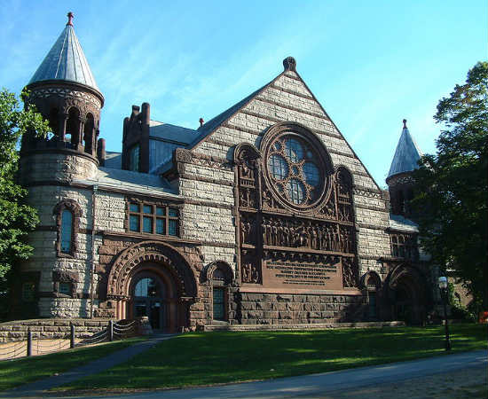 Esta universidade privada é uma das oito que constituem a Ivy League, uma conferência atlética de instituições privadas dos Estados Unidos, que hoje é também uma associação entre as universidades particulares mais antigas do país. Foram alunos de Princeton a primeira-dama americana, Michelle Obama, o fundador da Amazon, Jeff Bezos, e diversos nobres. Esta universidade privada é uma das oito que constituem a Ivy League, uma conferência atlética de instituições privadas dos Estados Unidos, que hoje é também uma associação entre as universidades particulares mais antigas do país. Foram alunos de Princeton a primeira-dama americana, Michelle Obama, o fundador da Amazon, Jeff Bezos, e diversos nobres.