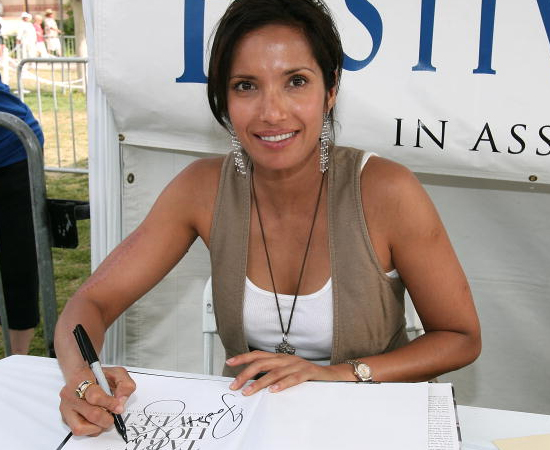 PRODUÇÃO EDITORIAL - É o conjunto de atividades envolvidas na edição e na publicação de obras impressas ou eletrônicas. Por ser responsável pela produção de conteúdo, este profissional pode se dedicar à redação e edição de textos. PRODUÇÃO EDITORIAL - É o conjunto de atividades envolvidas na edição e na publicação de obras impressas ou eletrônicas. Por ser responsável pela produção de conteúdo, este profissional pode se dedicar à redação e edição de textos.