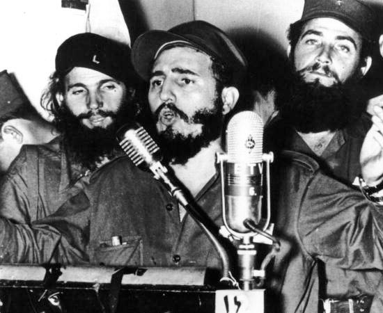 REVOLUÇÕES NO PÓS-GUERRA - Estude sobre ao Revolução Chinesa, a Revolução Cultural, Fidel Castro e Che Guevara. REVOLUÇÕES NO PÓS-GUERRA - Estude sobre ao Revolução Chinesa, a Revolução Cultural, Fidel Castro e Che Guevara.
