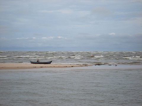 O rio São Francisco - ou, para os íntimos - Velho Chico, nasce na Serra da Canastra, em Minas Gerais. A bacia dele ocupa uma área de quase 8% do território brasileiro, passando também pela Bahia, Pernambuco, Alagoas e Sergipe. O rio São Francisco é navegável em quase 2 mil quilômetros. (Foto: Wikimedia Commons)