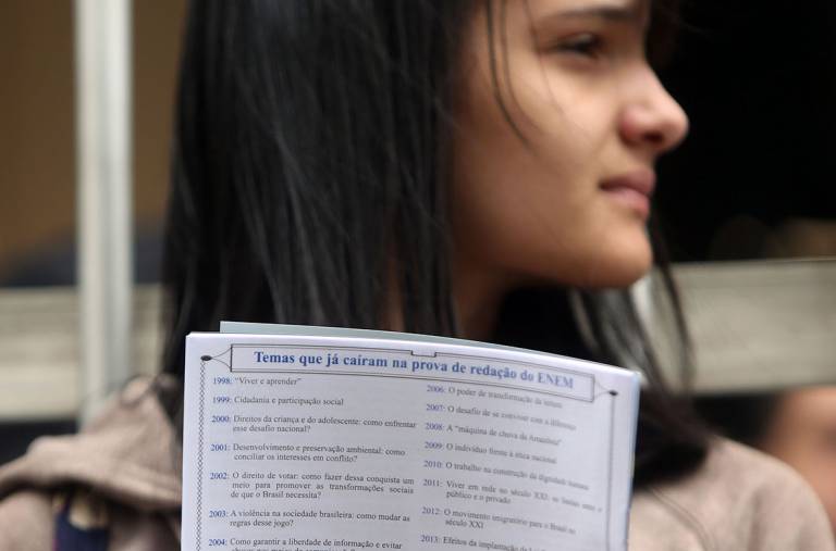 Estudante aguarda para realizar a prova do Enem, em São Paulo (Ricardo Matsukawa/VEJA.com) Estudante aguarda para realizar a prova do Enem, em São Paulo (Ricardo Matsukawa/VEJA.com)