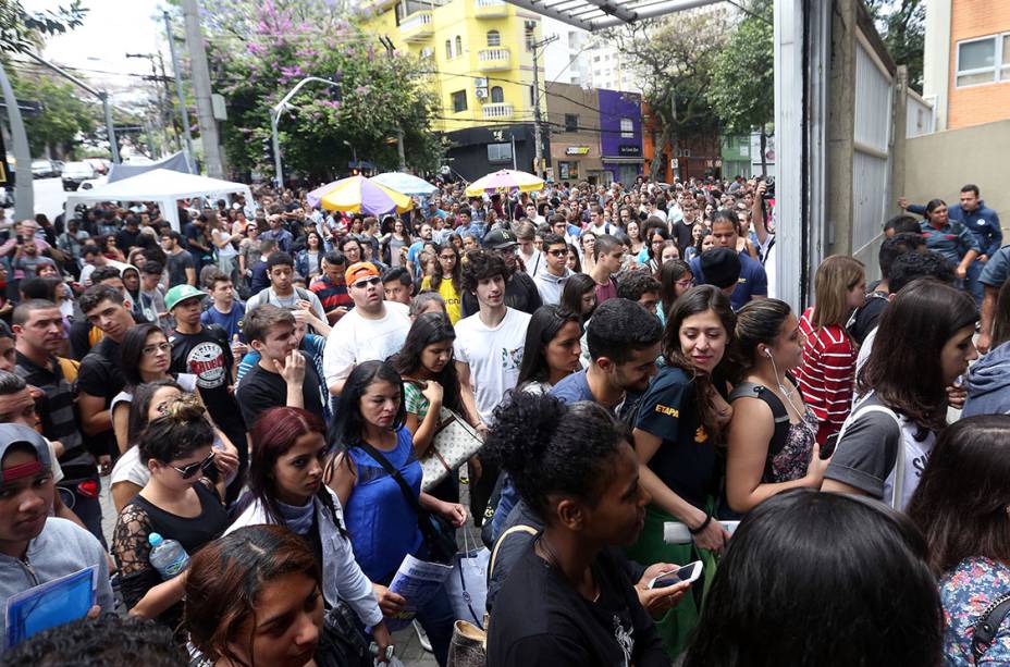 Prova do Enem teve nível médio, consideram estudantes